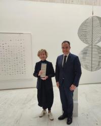 Imagen de Soledad Sevilla con la donación de sus obras al Museo de Arte Contemporáneo de Alicante (MACA)