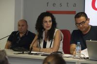 Imagen de la la concejala de Fiestas, Cristina Cutanda, en la Asamblea de la Federació de Fogueres