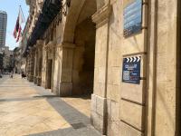 Cartel indicativo de la Ruta del Cine en la Plaza del Ayuntamiento