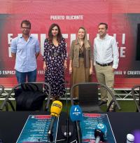 Imagen de las concejalas de Turismo y Comercio, Ana Poquet y Lidia López, en la presentación de la programación de el Muele Live