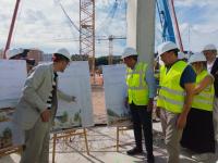 El alcalde Luis Barcala visita junto con el presidente de la Generalitat, Carlos Mazón, las obras del CEIP La Almadraba