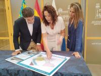 Imagen del alcalde de Alicante, Luis Barcala, en la firma del convenio de urbanización que permitirá construir en la Albufereta un nuevo sector c...