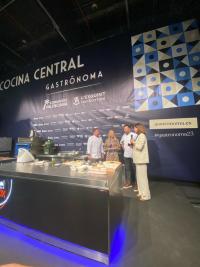 Imagen de la concejala de Hostelería, Lidia López, en el stand de la feria de Gastrónoma en pasadas ediciones