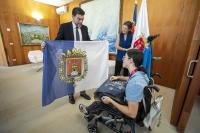 Imagen del alcalde de Alicante, Luis Barcala, en la recepción de los medallistas paralímpicos Iván Cano y Delia Fontcuberta