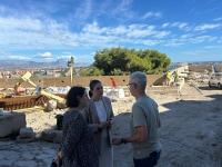 Imagen de la concejala de Cultura, Nayma Beldjilali, en su visita a las obras con la secretaria autonómica de Cultura, Pilar Tébar,