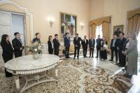 Imagen del alcalde de Alicante, Luis Barcala, en la recepción en el Salón Azul a una misión comercial del gigante asiático integrada por las co...