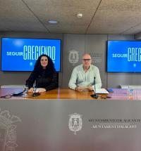 Imagen de los portavoces del equipo de Gobierno, Cristina Curanda y Manuel Villar, en la rueda de prensa de la junta de Gobierno.