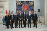 Imagen del alcalde de Alicante, Luis barcala, junto a la delegación municipal de la ciudad china de Wenzhou