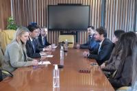 El alcalde de Alicante, Luis Barcala, en una visita de una delegación turca interesada en la firma local de reciclaje de baterías GDV