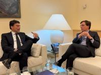 Imagen del alcalde de Alicante, Luis Barcala, en la reunión con su homólogo de Madrid, José Luis Martínez Almeida, en el Ayuntamiento de la cap...