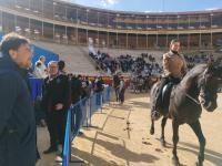 Imagen del alcalde de Alicante, Luis Barcala,en el acto de la Bendición de Animales, que se ha celebrado en la plaza de toros de Alicante