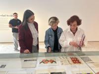 Imagen de la concejala de Cultura, Nayma Beldjilali, en la inauguración de la exposición