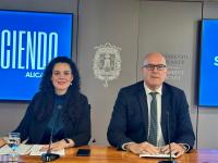 Imagen de los portavoces del Gobierno, Cristina Cutanda y Manuel Villar, en la rueda de prensa de la junta de Gobierno