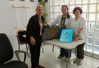 Imagen de la presentación del proyecto “Equipaje de mano”, una maleta cargada de arte y sensibilidad diseñada para fomentar el bienestar emoc...