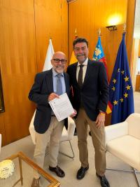 Imagen del alcalde de Alicante, Luis Barcala, junto con Luis Morata, el nuevo concejal del Grupo Popular en el Ayuntamiento de Alicante