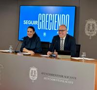 Imagen de los portavoces de Gobierno, Cristina Cutanda y Manuel Villar, en la rueda de prensa de la Junta de Gobierno