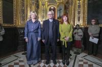 Imagen de las concejalas, Cristina García y Begoña León, la Prueba de Llaves en el camarín de San Faz 2026