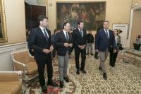 Imagen del alcalde de Alicante, Luis Barcala, el ministro de Transportes y Movilidad Sostenible, Óscar Puente, y el presidente de la Generalitat, ...