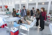 Imagen del alcalde de Alicante, Luis barcala, en la novena maratón de donación de sangre ‘Alicante Dona Vida’, celebrada en el Espacio Séneca