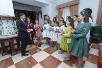 Imagen del alcalde de Alicante, Luis Barcala, en la recepción de despedida a las Belleas de Foc y  sus Dama en el Ayuntamiento de Alicante