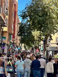 Imagen de la dinamización comercial en la calle Poeta Quintana