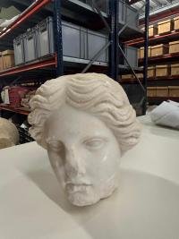 Imagen del busto del siglo I-II, de la época romana altoimperial encontrado en las obras de regeneración de la playa de la Almadraba