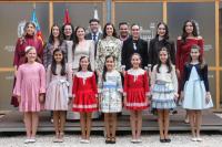 Imagen del alcalde de Alicante, luis Barcala, en el acto de recepción de las Belleas del Foc y Damas 2026 en el Ayuntamiento de Alicante