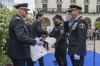Imagen del alcalde de Alicante, Luis Barcala, en el acto del Día de la Policía Local celebrado en la plaza del Ayuntamiento