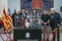 Imagen del alcalde de Alicante, Luis Barcala, en el acto de presentación de la Venus de Alicante en el Salón Azul