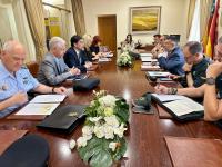 Imagen del alcalde de Alicante, Luis Barcala, y el subdelegado del Gobierno en la provincia, Manuel Pineda, en una reunión de trabajo