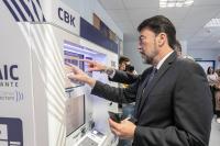 Imagen del alcalde de Alicante, Luis Barcala, en un ciberkiosco
