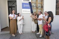 Imagen de las concejalas de Educación, Mari Carmen de España, y Cultura, Nayma Beldjilali, en el acto realizado en el centro de formación para a...
