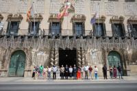 Imagen del Minuto de silencio en Alicante por el asesinato machista de una mujer en Callosa de Segura
