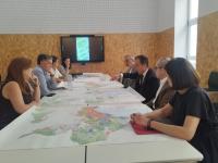 Imagen con el concejal de Urbanismo, Antonio Peral, en la reunión mantenida en el Ayuntamiento de Alicante  con el Ayuntamiento de Elche