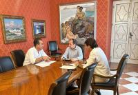 Imagen de los concejales de Urbanismo y Movilidad, Antonio Peral y Carlos de Juan, en la reunión mantenida con su homólogo madrileño, Borja Cara...