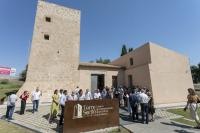 Imagen de la visita del alcalde de Alicante, Luis Barcala, a la musealización del Centro de Interpretación de las Torres de la Huerta que permiti...