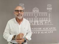 Imagen del concejal de Sanidad, Luis Morata, en el Ayuntamiento de Alicante