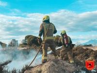 Imagen de los Bomberos del Speis trabajando en las labores de extinción