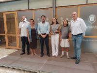 Imagen del alcalde de Alicante, Luis Barcala, junto a la baloncestista alicantina Isabel Hernández, reciente subcampeona del mundo sub-17 con Espa...