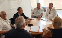 Imagen del concejal de Urbanismo, Antonio Peral, en la una ronda de reuniones con las asociaciones de vecinos de Alicante