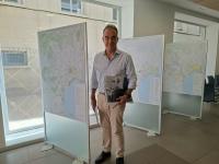 Imagen del concejal de Urbanismo, Antonio Peral, en la exposición de la documentación y los planos del Plan General Estructural en Urbanismo