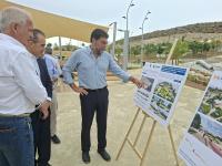 El alcalde Luis Barcala, durante la visita a las instalaciones del nuevo parque