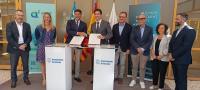 Imagen del alcalde de Alicante, Luis Barcala, y el presidente de Terciario Avanzado (TA), Mariano Torres, en la firma del acuerdo
