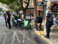 Imagen de la Policía Local de Alicante en un control aleatoria de patinetes