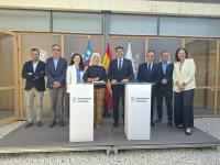 Imagen del alcalde, Luis Barcala y la presidenta de la fundación, Hortensia Herrero, junto a miembros del equipo de Gobierno y representantes de l...