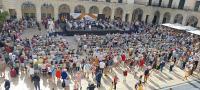 Imagen de la celebración de los actos por el 9 d’Octubre en la plaza del Ayuntamiento de Alicante