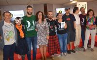 La concejal de Cultura, con los portavoces de Alacant Desperta y diversos colaboradores tras la rueda de prensa en la que han presentado el festival