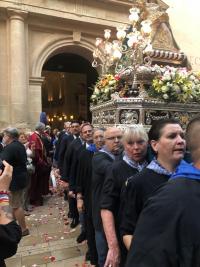 El alcalde hizo de costalero en la procesión de la Virgen del Remedio