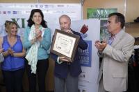 El alcalde recibe el premio Feria del Libro