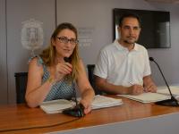 La portavoz Mari Carmen de España informa de los acuerdos adoptados en la Junta de gobierno local, junto al concejal Israel Cortés
